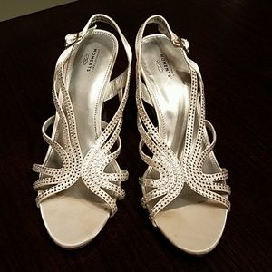 🌼Formal white wedges🌼